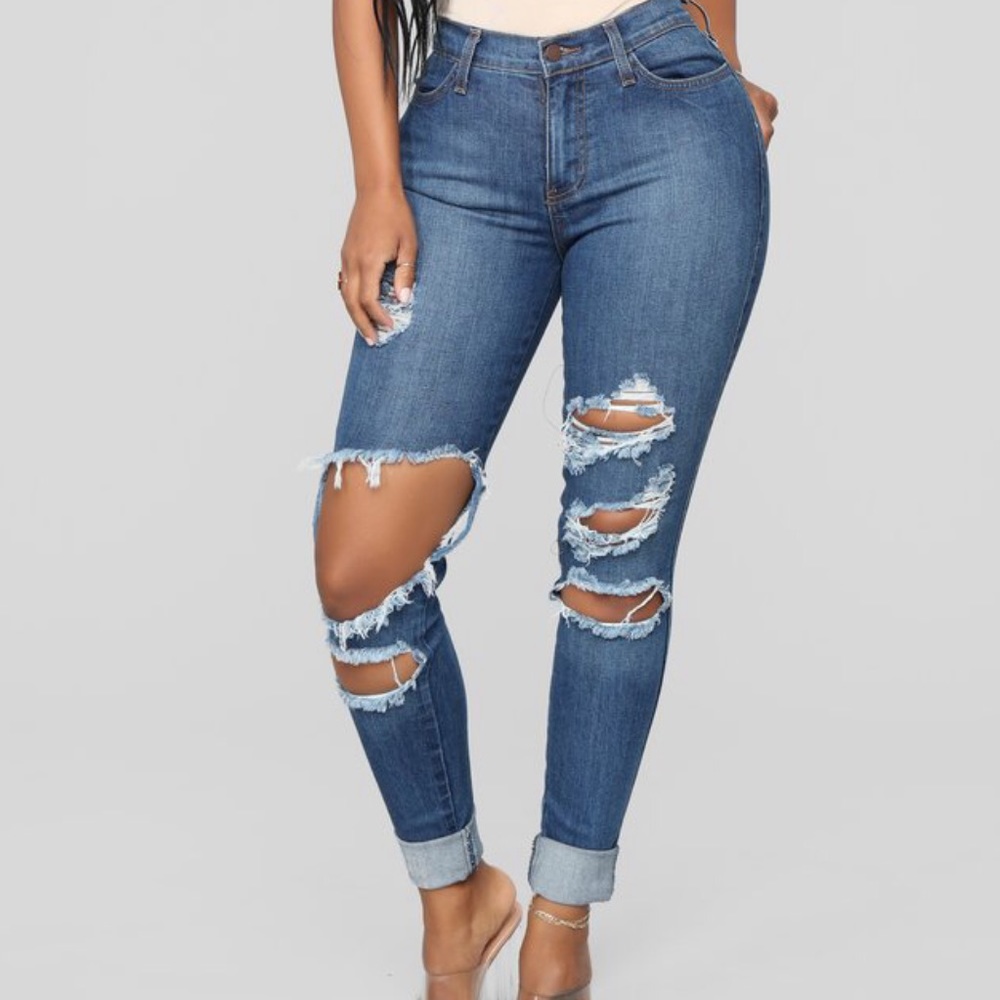Never worn Fashion Nova beach bum jeans